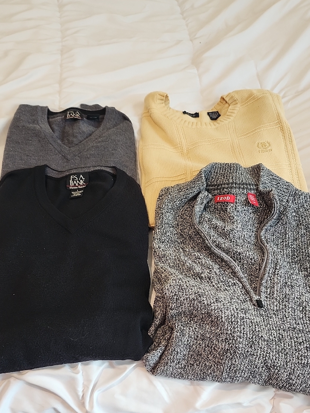 Lot Of Men's Sweaters - Black & Gray, Yellow And Patterned